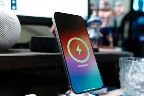 同安苹果15换屏服务分享用什么充电器给iPhone15充电更好 
